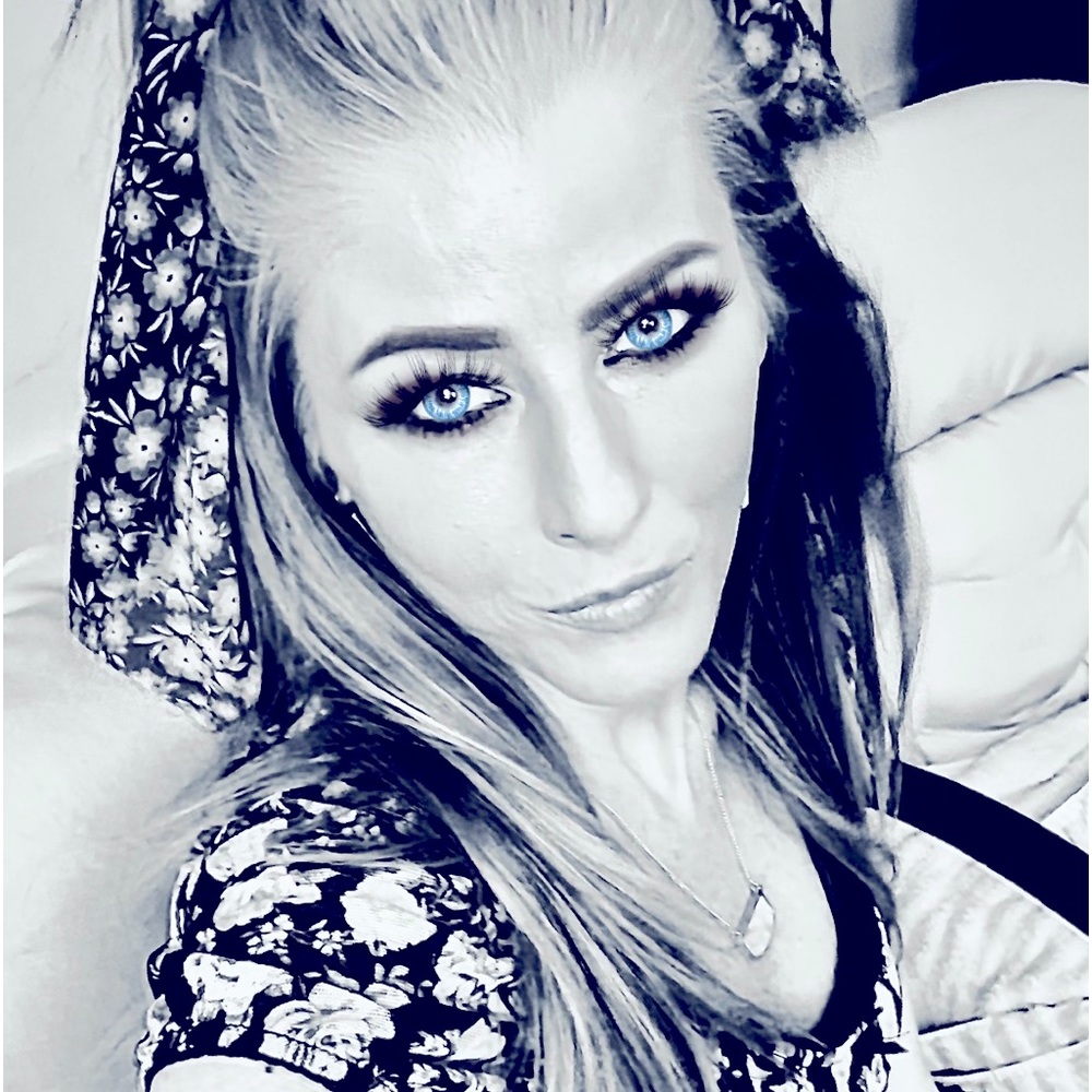 Meet your Posher, Courtney Watts